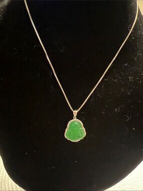 Green Jade Buddha Pendant Necklace - Elegant Women's Jewelry